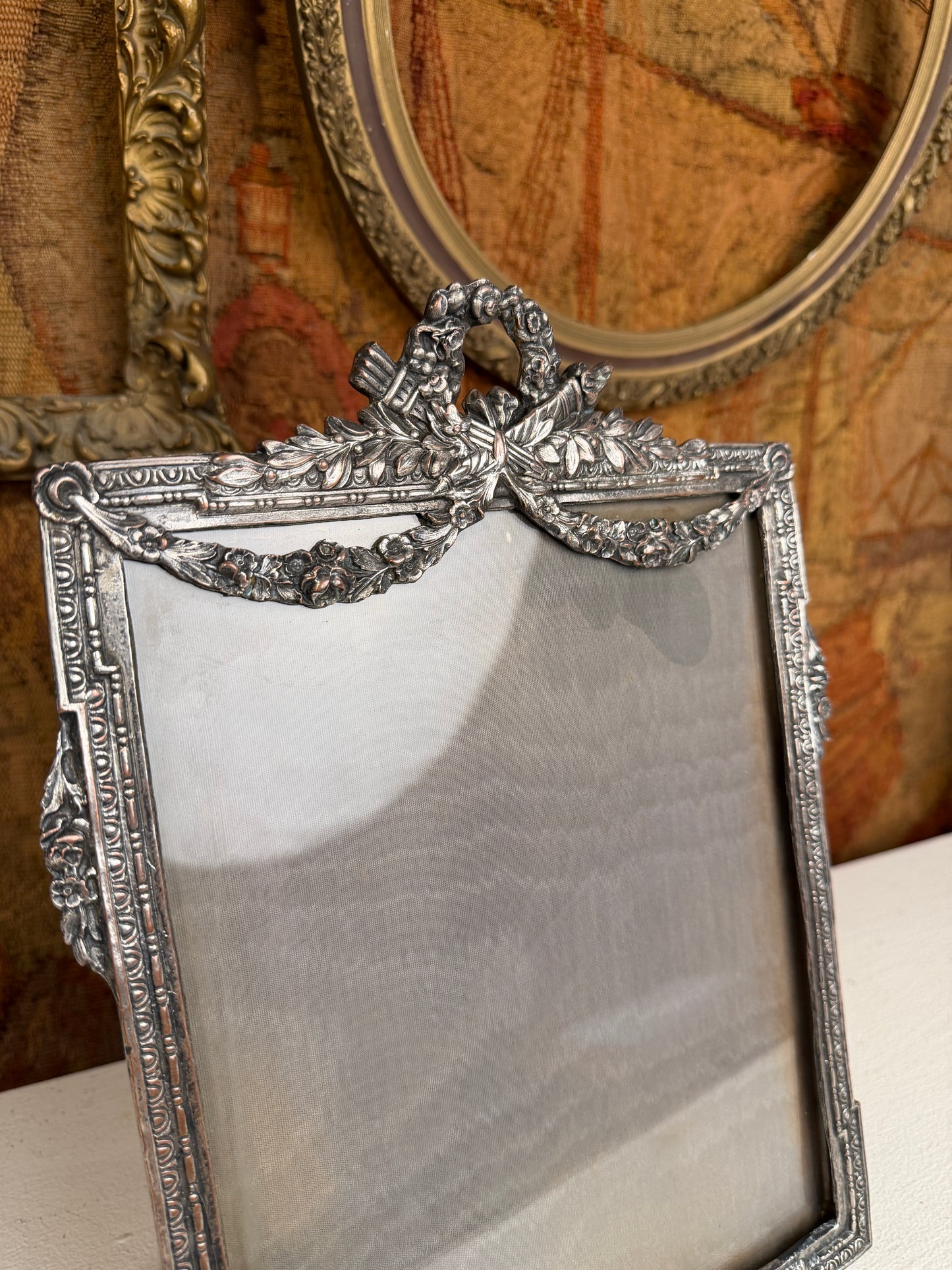 920 Silver Plated Ribbon & Garland Frame