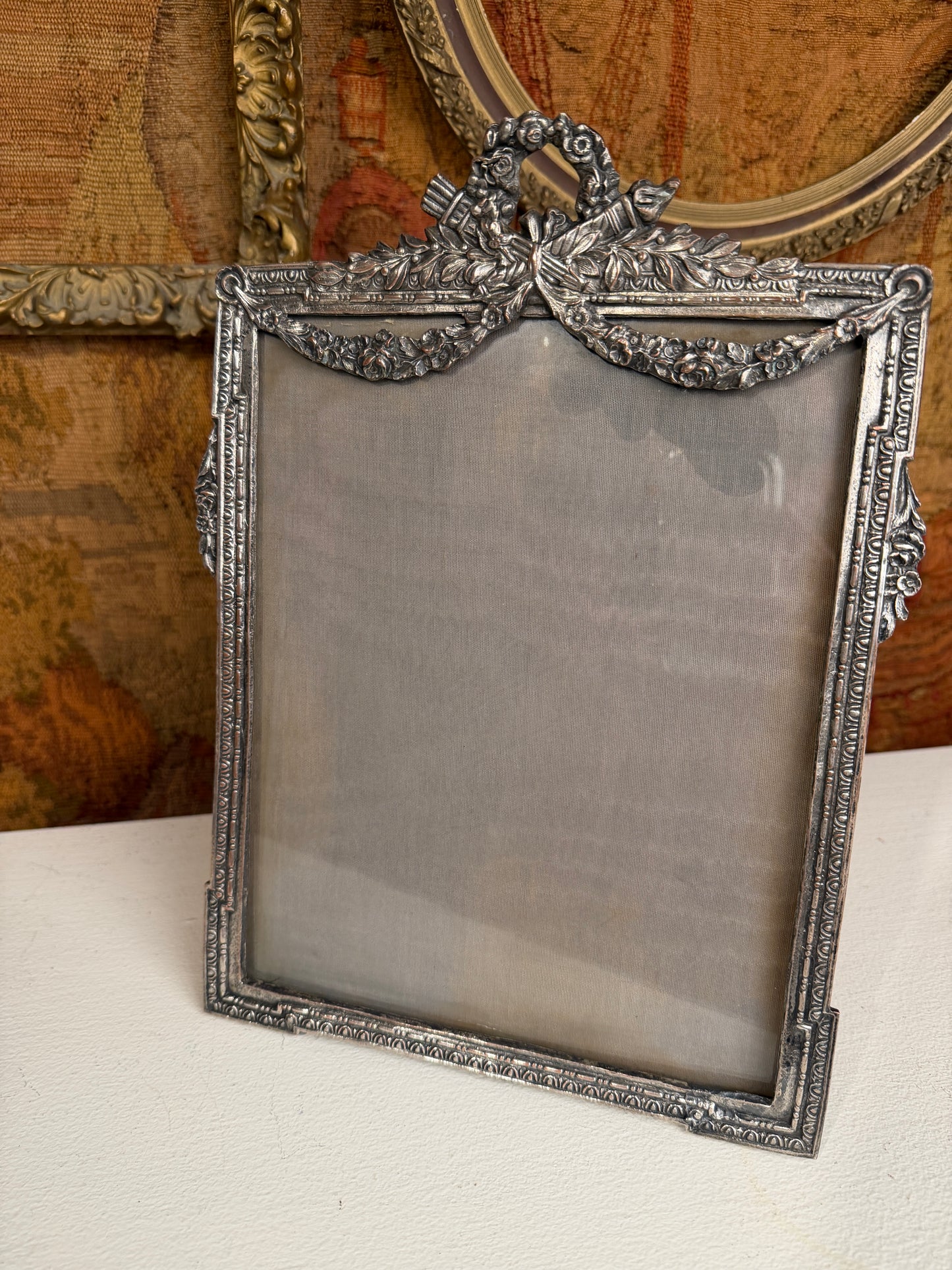 920 Silver Plated Ribbon & Garland Frame