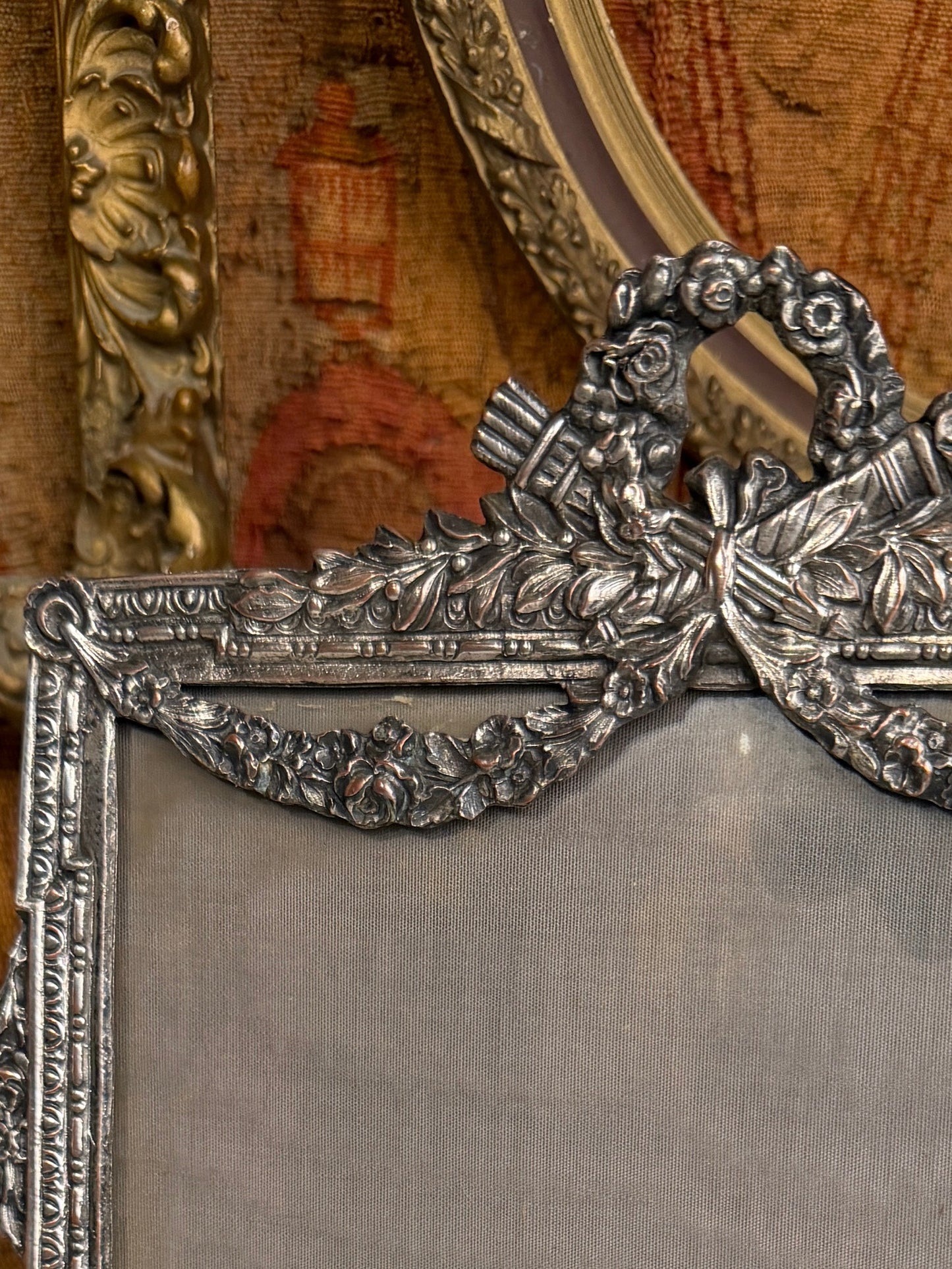 920 Silver Plated Ribbon & Garland Frame